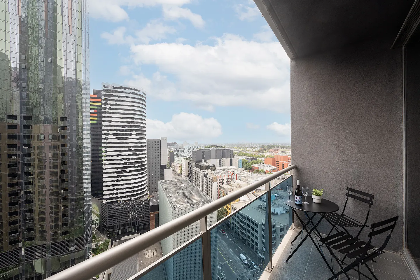 Spacious Queen Vic Market Apartment photo